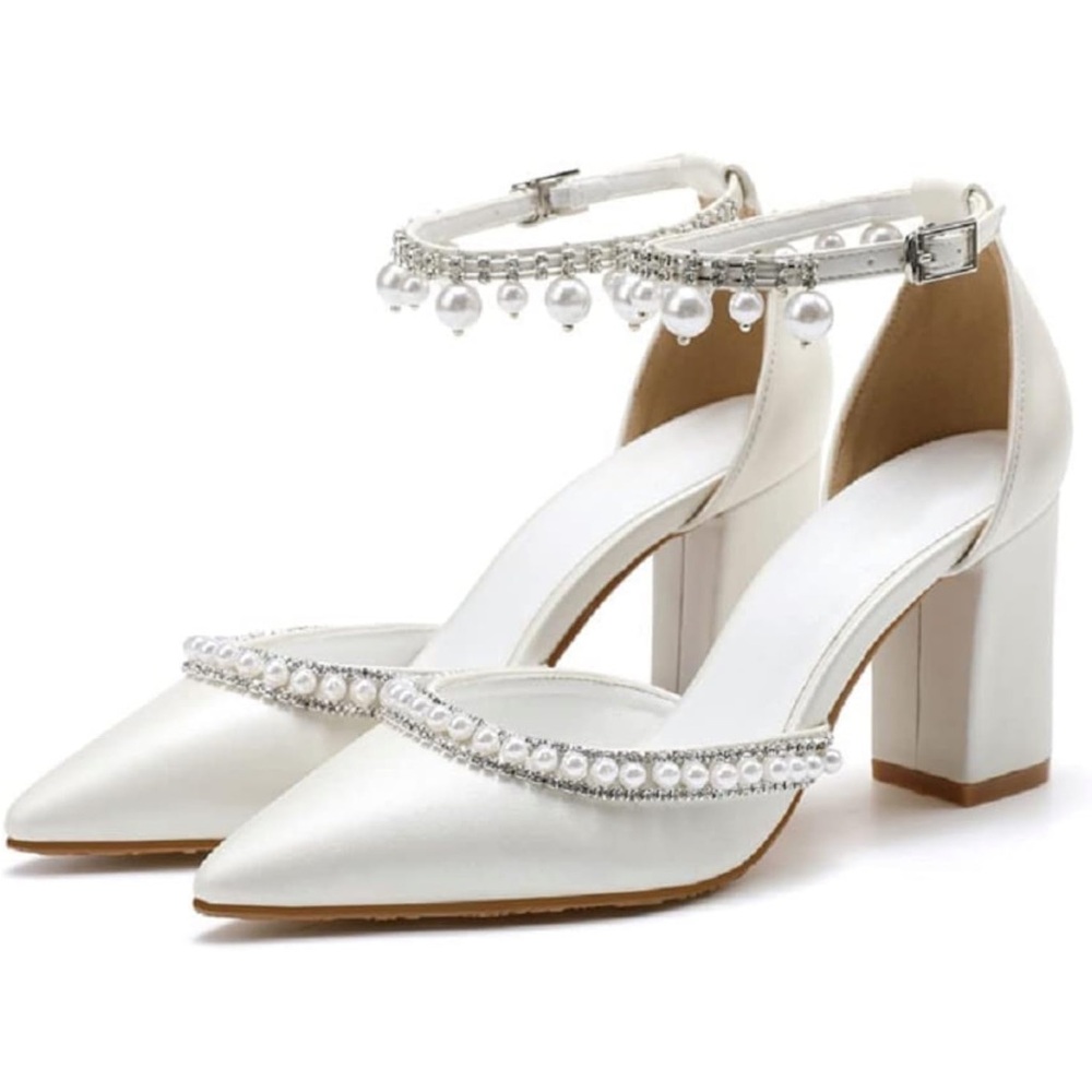 !! NEVER WORN bridal heels with pearls